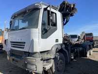Iveco trakker 6x4 cu macara si abroll