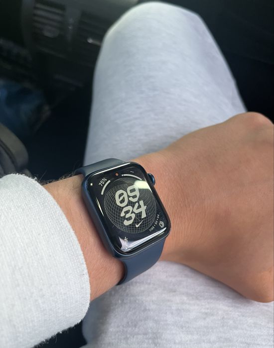 • Vând Apple Watch 6 44mm Aluminium GPS + LTE (Cellular)