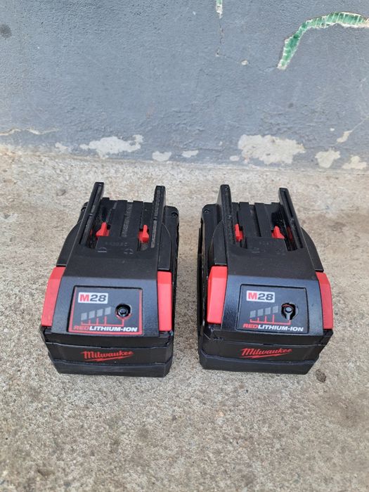 Vând 2 baterii lithium-ion M28