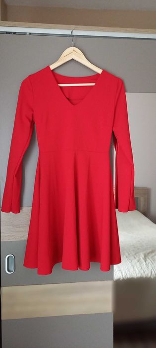 Елегантна рокля в червено