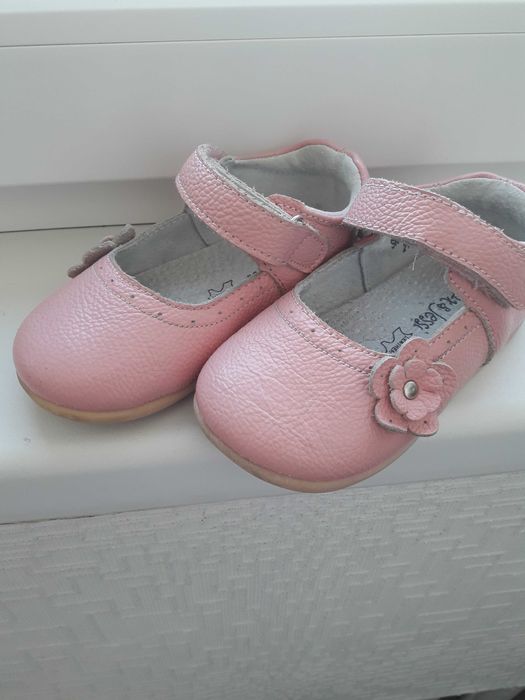 Продам детскую обувь для девочки