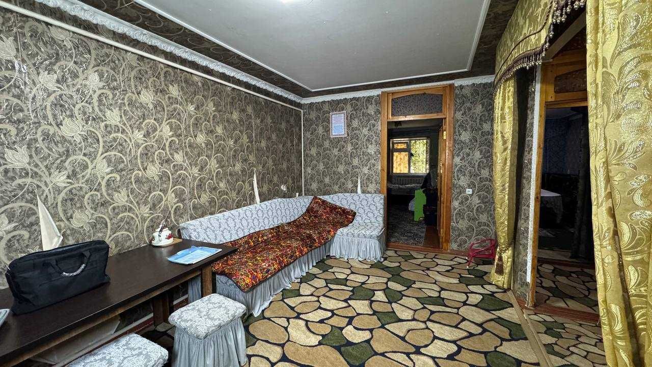 Фрунзиский Часпик супермаркет 1 қават 3 хона квартира сотилади.ID:1414