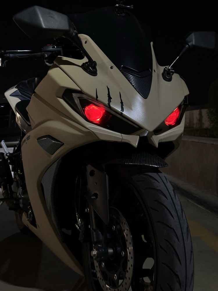 Yamaha r3 replica