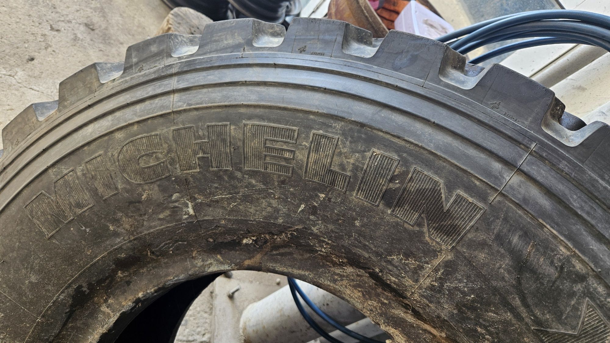 365/85R20 Michelin