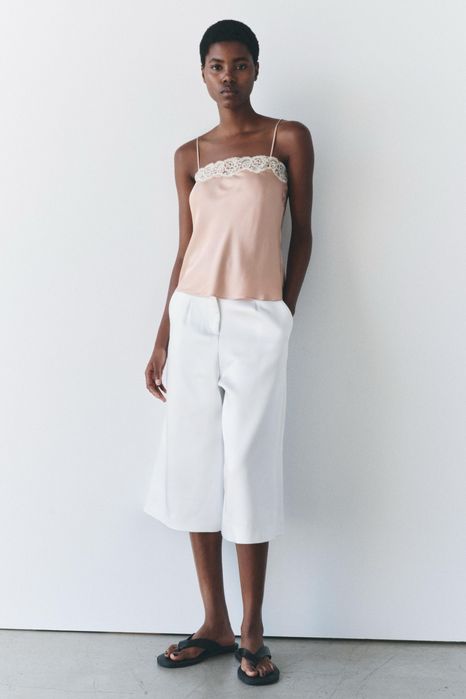 Нов сатенен топ на Zara