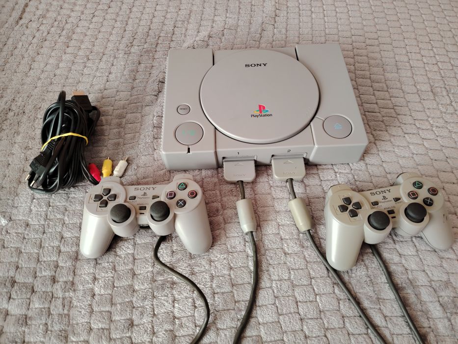 PlayStation 1 original + 2 controlere – Retro gaming autentic !!!