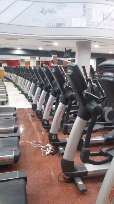 Benzi alergare profesionale technogym life fitness