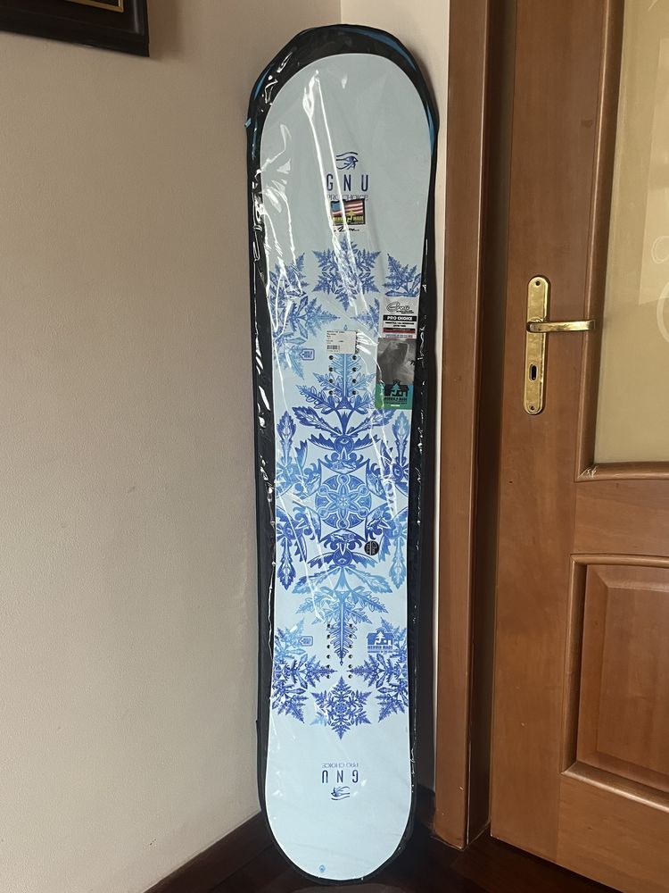 snowboard gnu, nefolosita, sigilata, 145,5 cm
