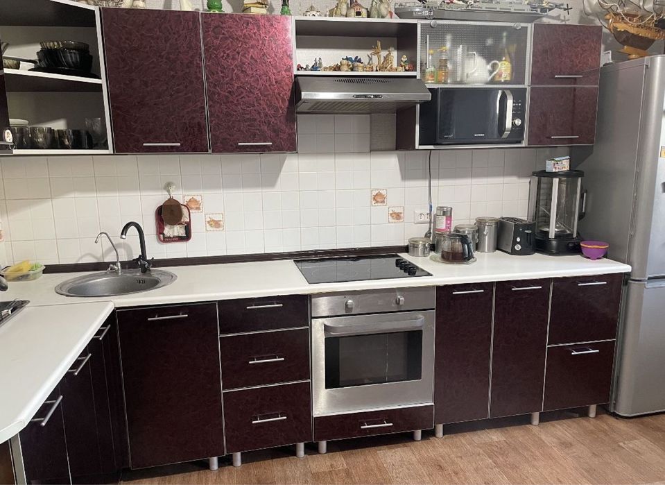 Продам Кухонный Гарнитур