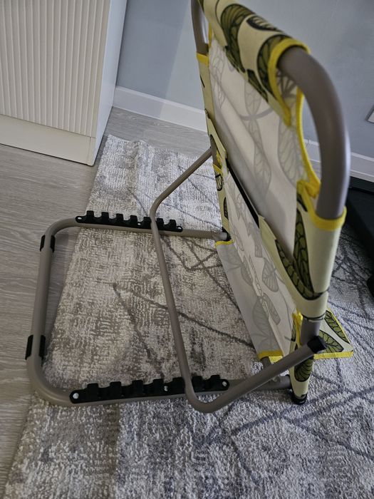 Складная спинкуэа-подставка для кровати