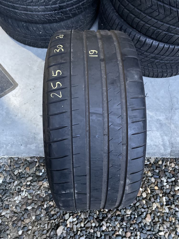 1 Anv vara 255/30/20 Michelin