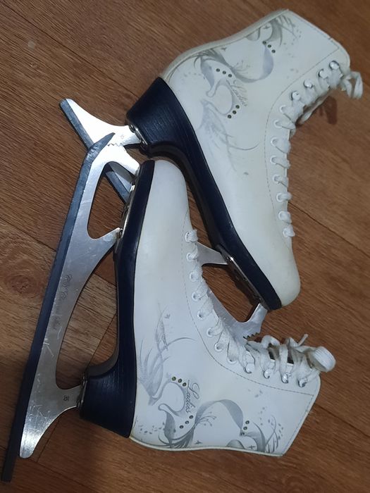 Коньки женские 35р