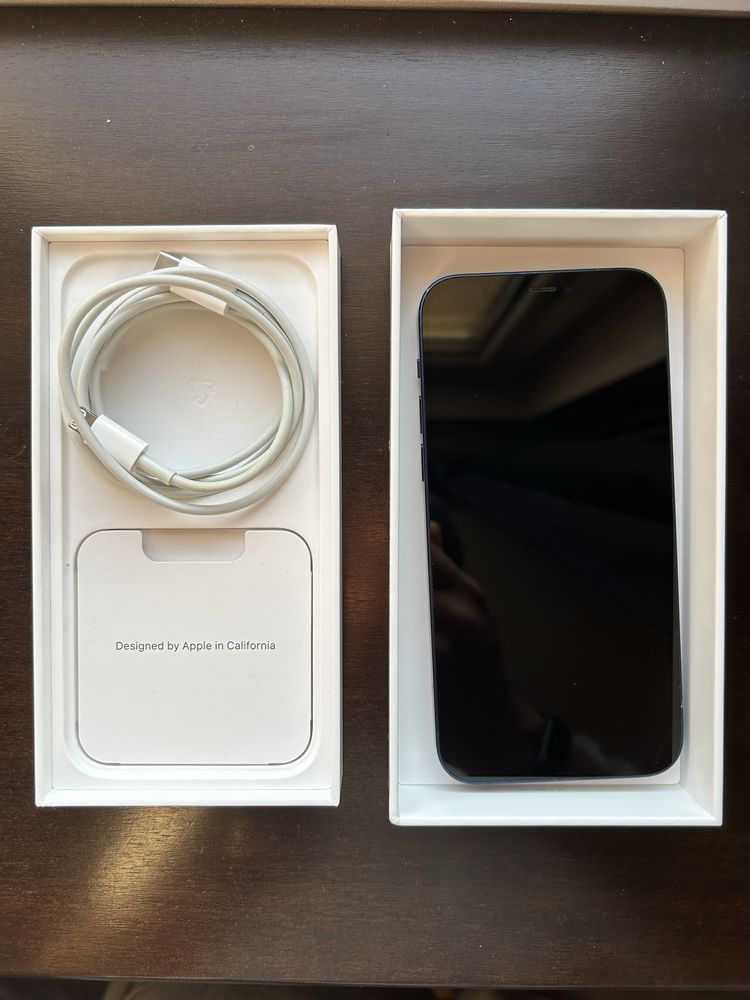 iPhone 12 Blue — 128GB — кутия + кабел + 2 кейса — батерия 77% (София)