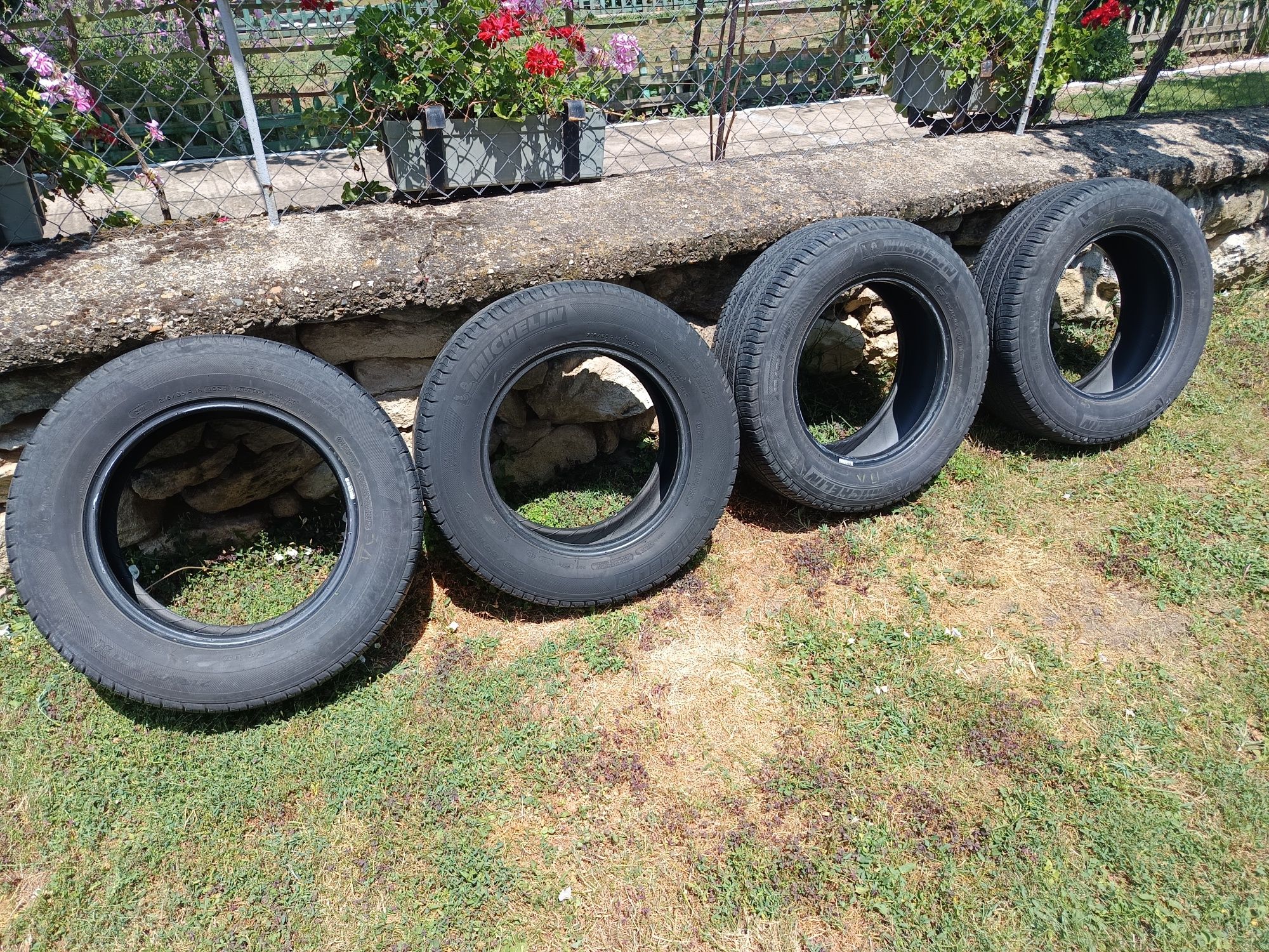 Гуми за джип 215х65х16 Michelin