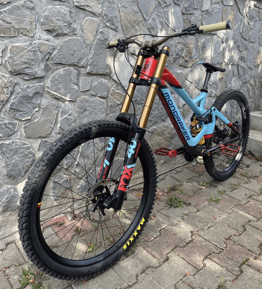 Bicicleta de downhill Mondraker Summum Carbon Pro Team 27,5 2020