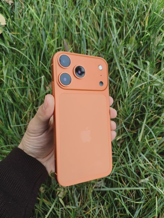 Iphone Xr 128GB (17 Pro korpusda )