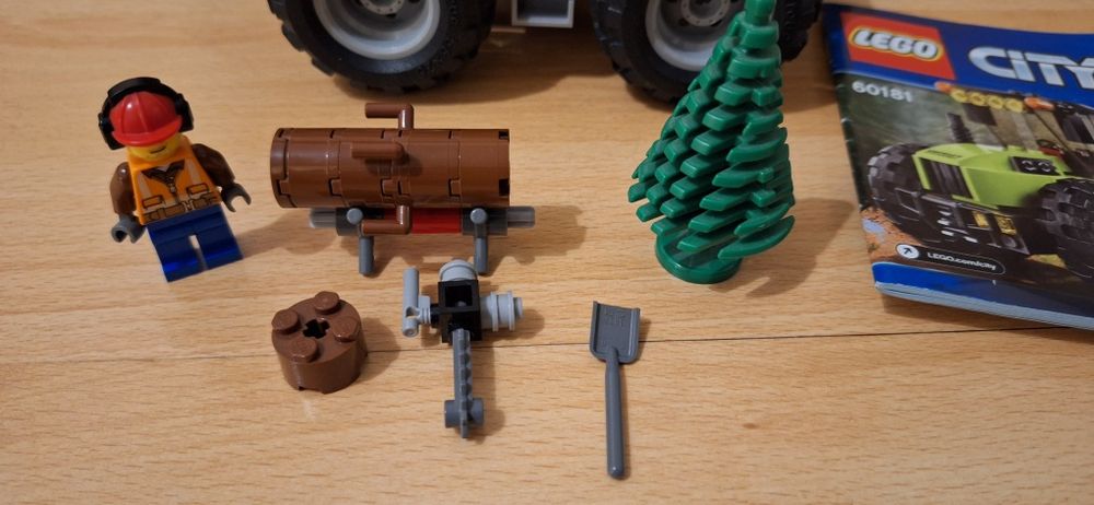 Lego 60181 tractorul forestier