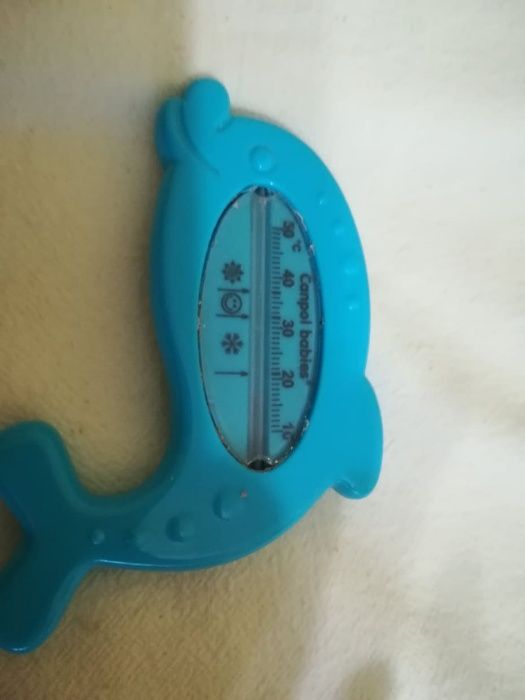 Термометър за вана, бебешка четка за коса, клипс и кутия за биберин