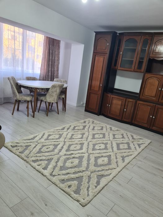 Vând apartament 3 camere, suprafață utilă 74m2, anul finalizării 1992