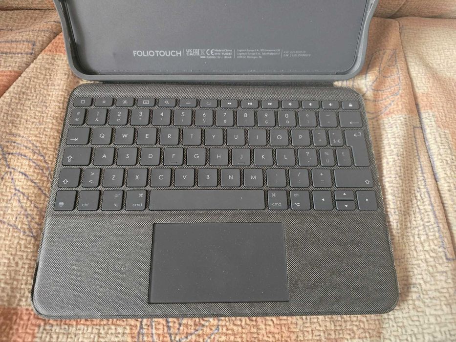 Husa Logitech FolioTouch - iPad Air Pro (4th & 5th gen) 11"