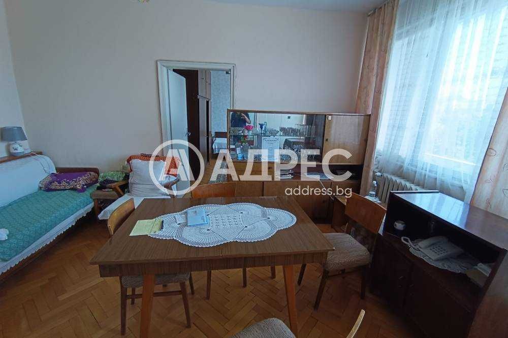 Тристаен апртамент в центъра на гр. Разград