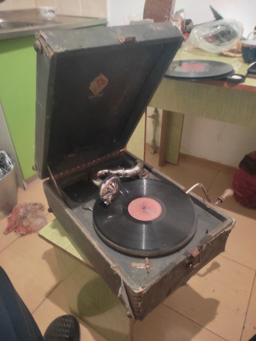 Продам патифон времена непа работает состояние отличное