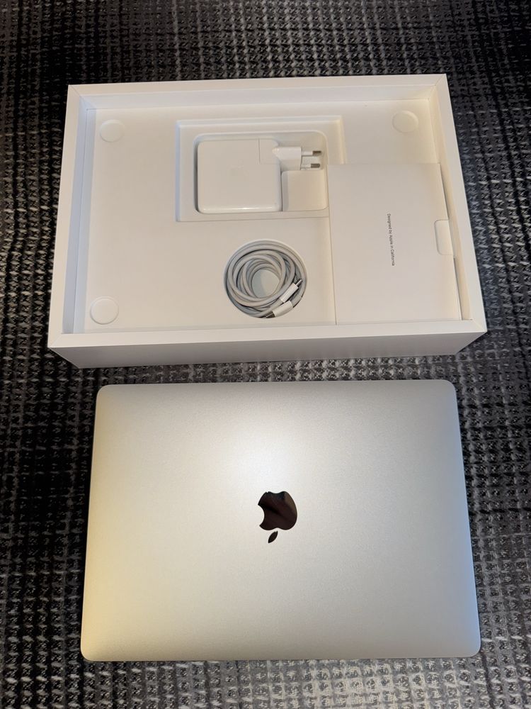 Macbook Pro 13 256GB Silver