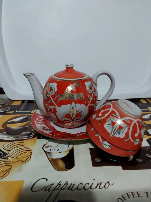 Ляганы керамические, чайник б/у, три пиалы. 10 000 и Фруктовница