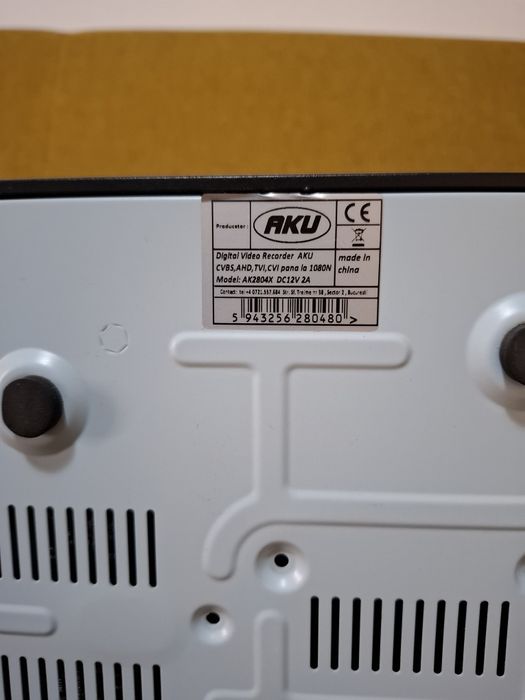 Vând DVR AKU 2804X + Monitor Horizon 17"