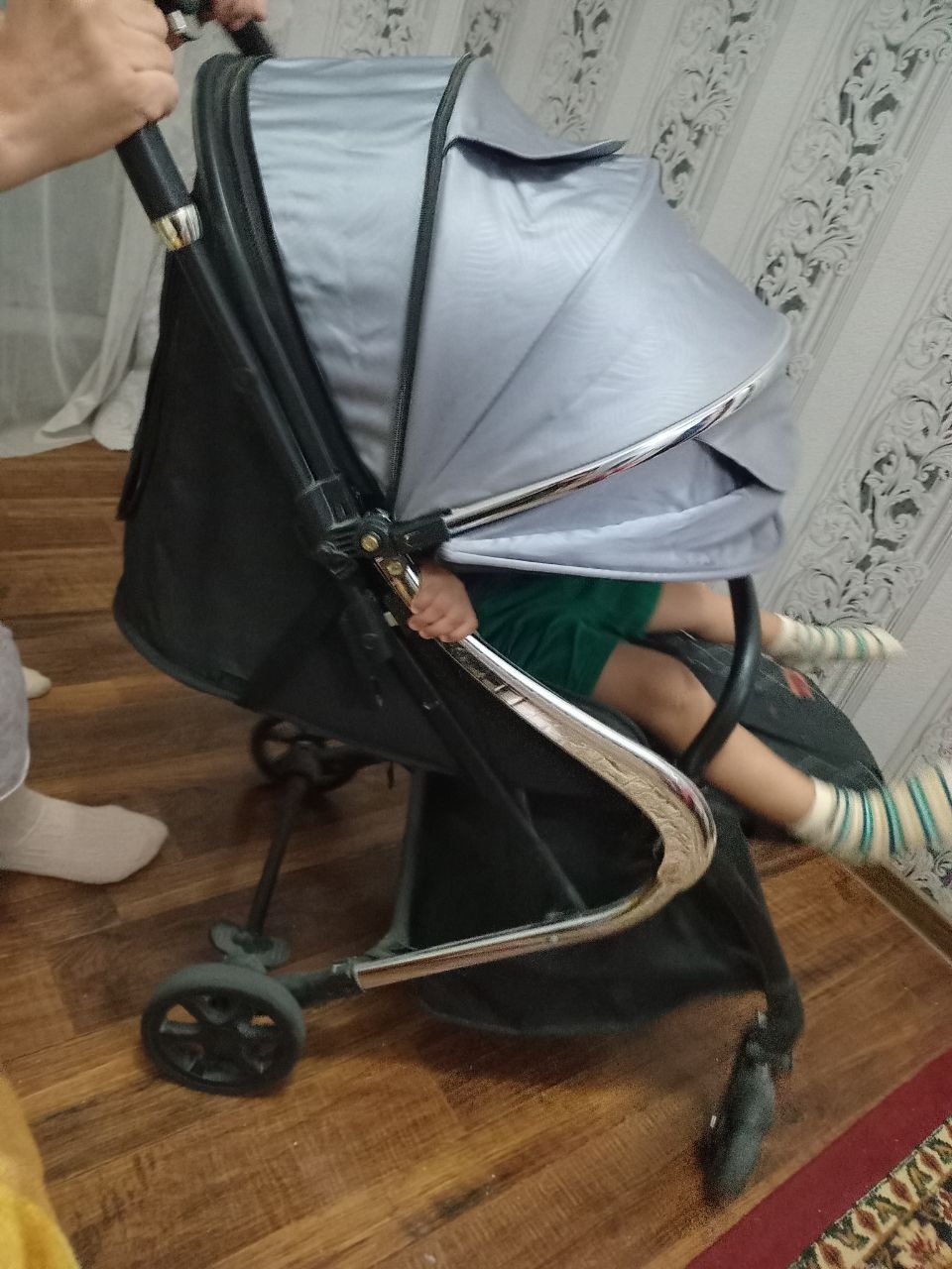 Коляска  продаю  чемодан