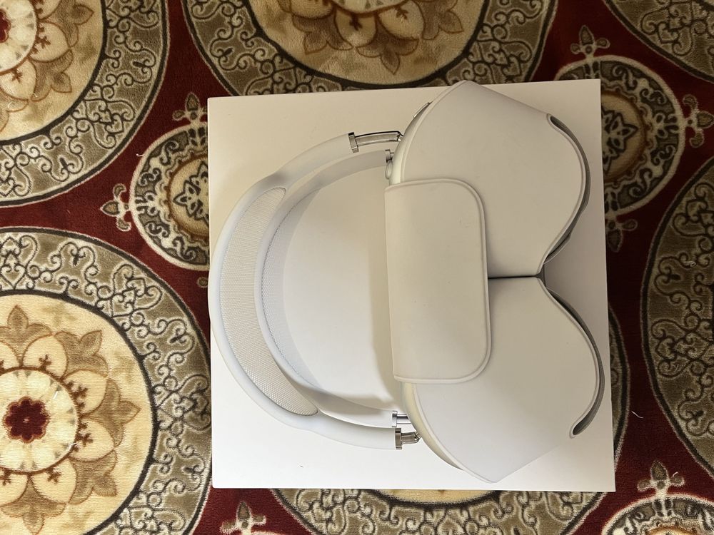 Продам оригинальные Apple AirPods Max