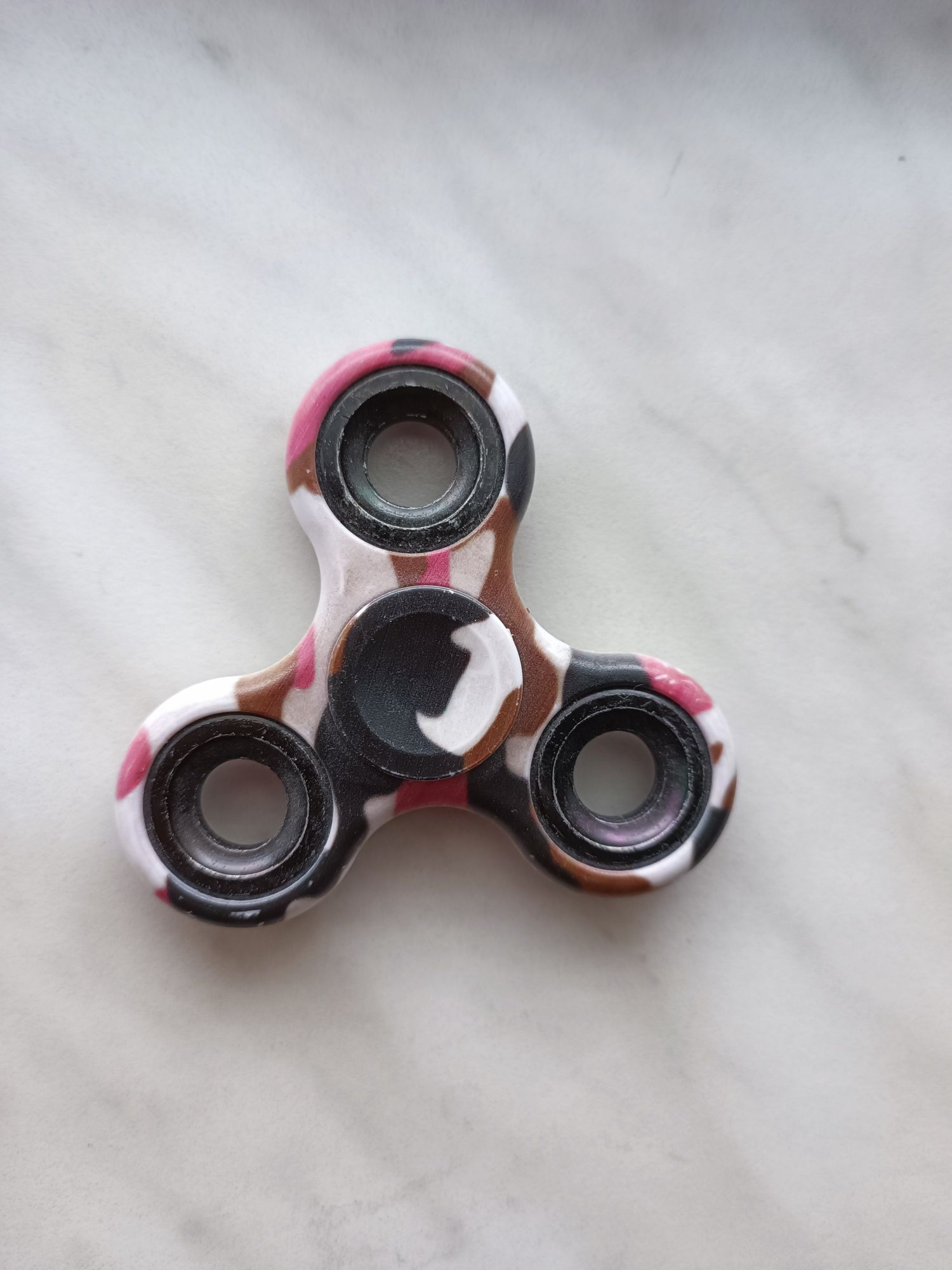 Продавам Fidget spinners