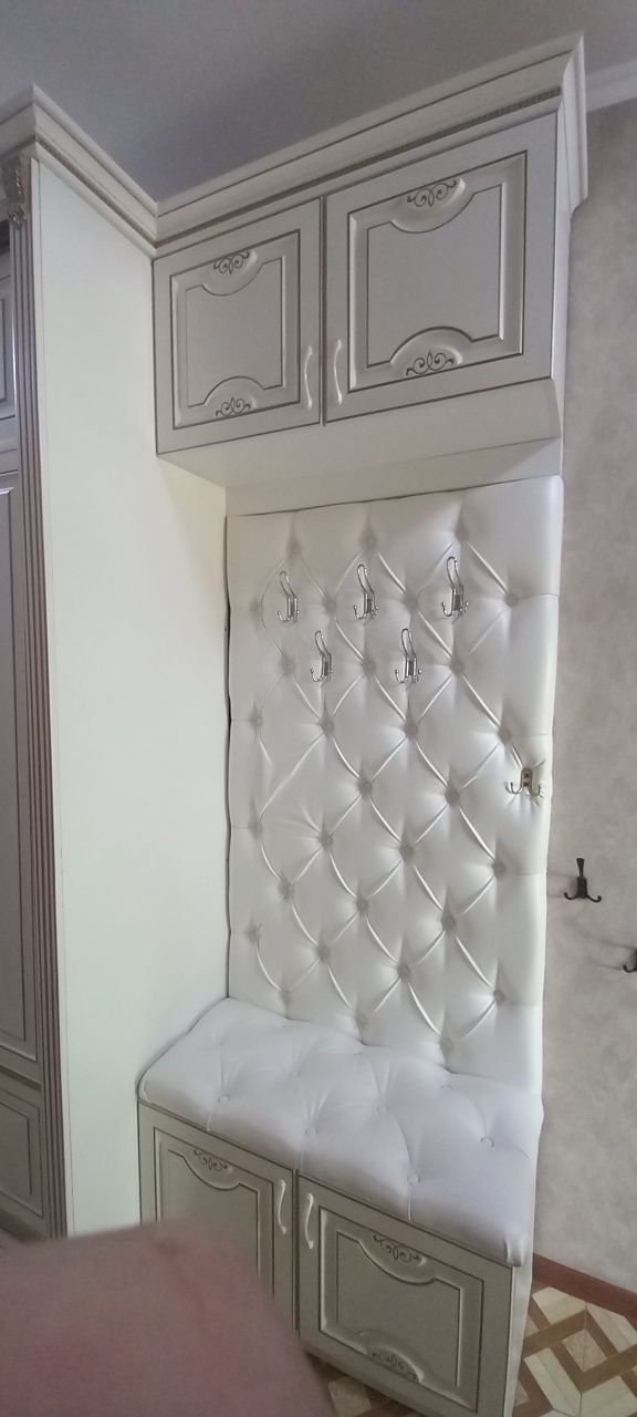 Белыи шкаф в хорошем качестве