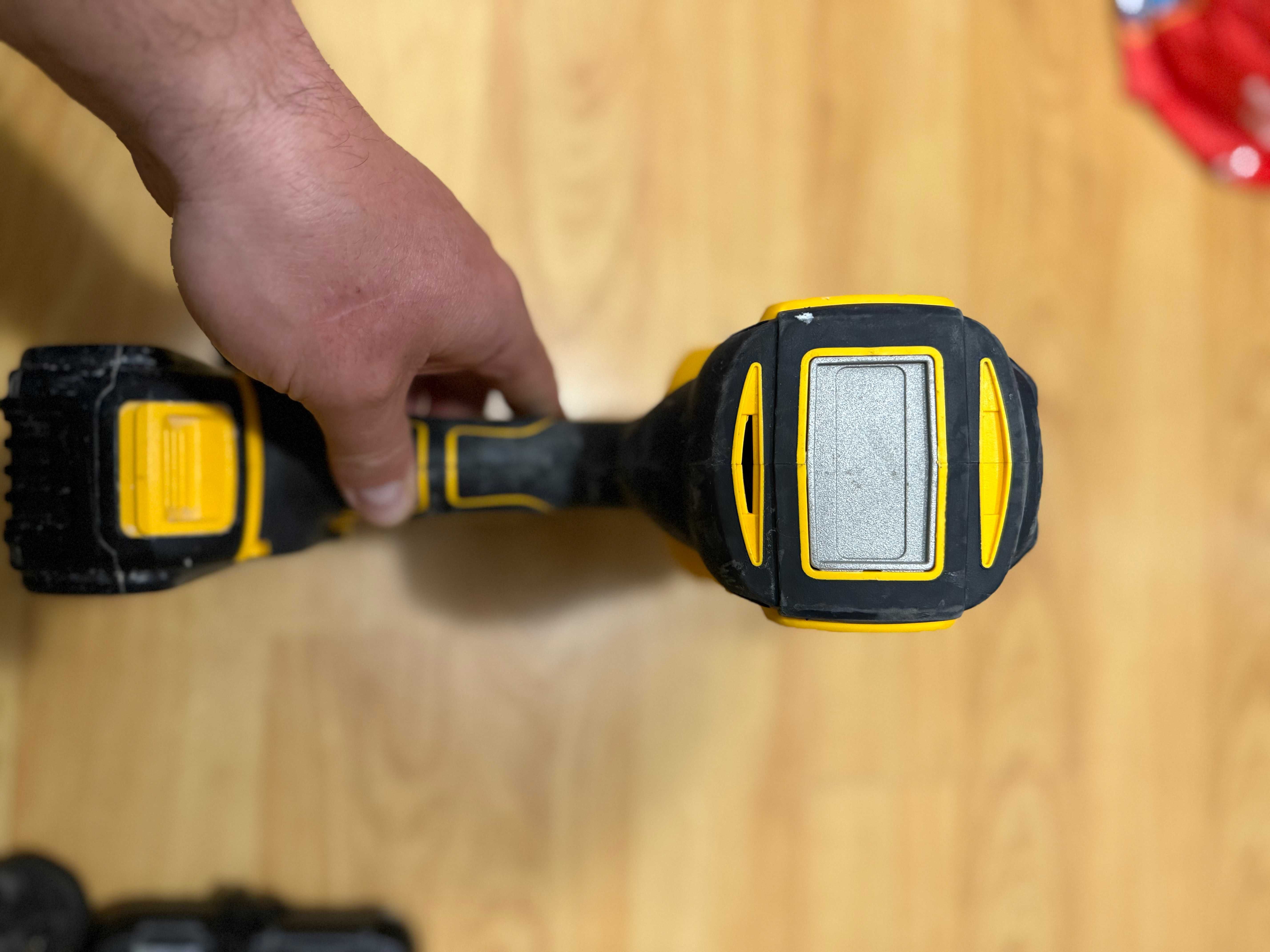 Dewalt DCN660 Такер