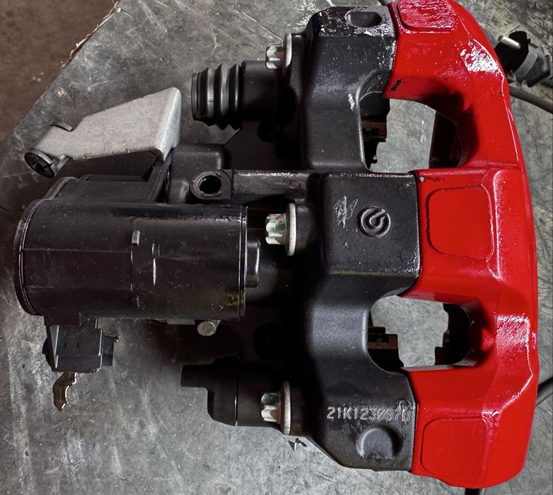 Тесла модел 3-Y спирачен апарат брембо (performance)