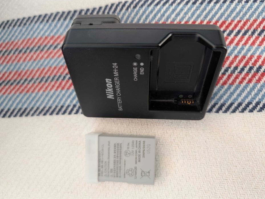 Продавам Nikon D3300, Nikon 18-105, Nikon 35, Samyang 8mm, SB-500