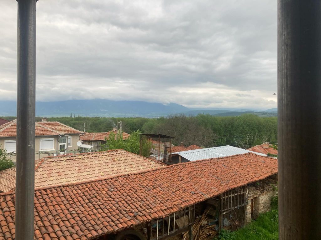 Къща с двор в село Бегунци