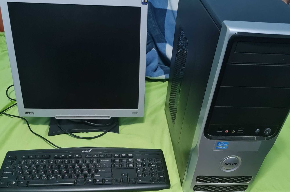 unitate pc complecta monitor si tastatura