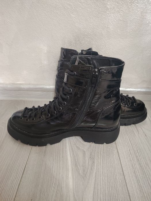 Ghete dama imblanite, nr 38 din piele.