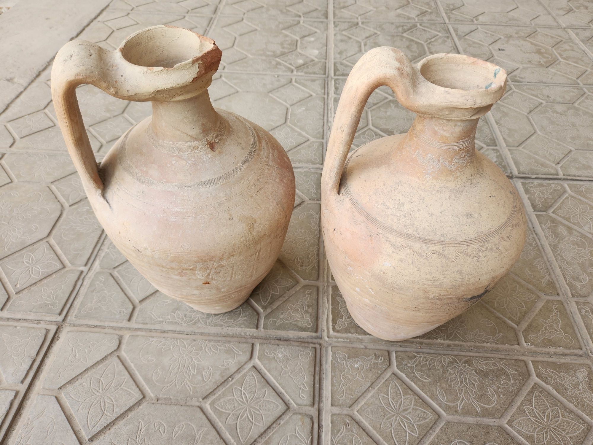 Ko'zalar sotiladi