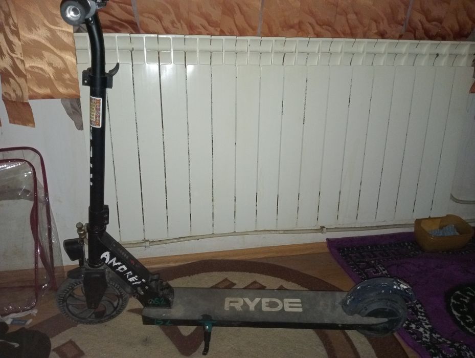 vând trotineta electrica nefunctionabila