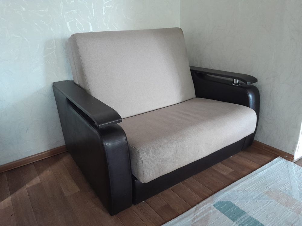 Продам б/у диван,торг