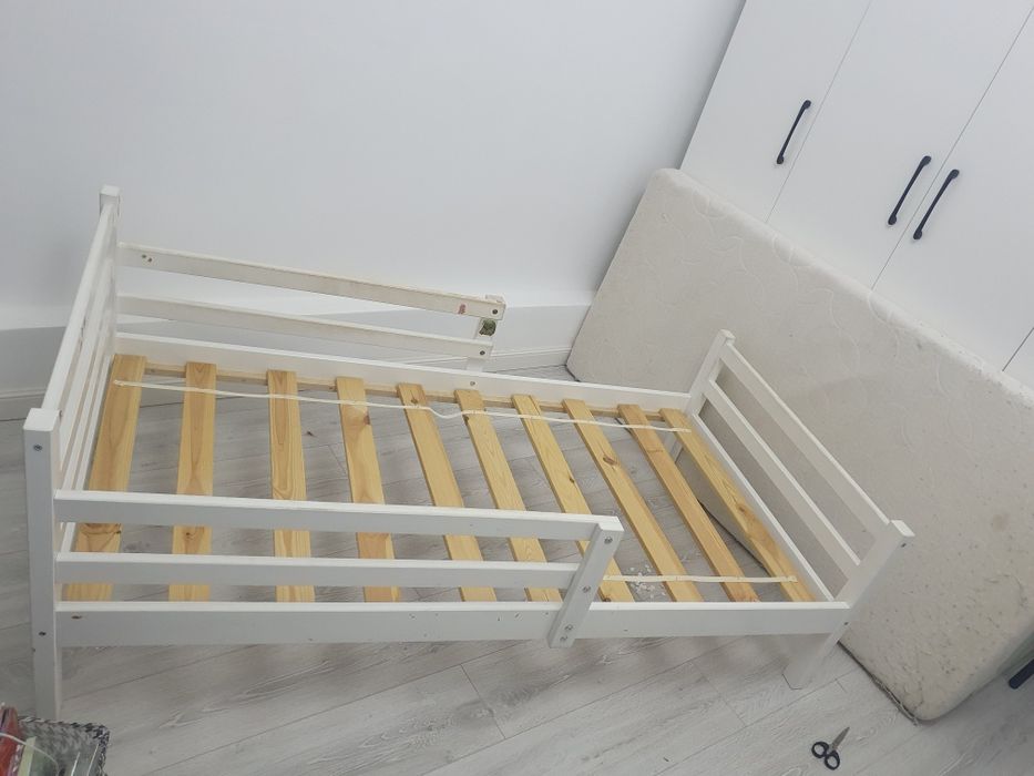 Кровать детская с матрасом