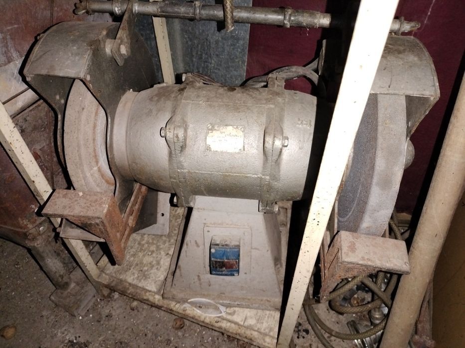 Vând polizor banc 380V