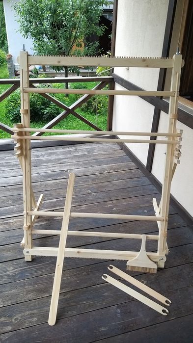 Ткацкий станок из дерева.