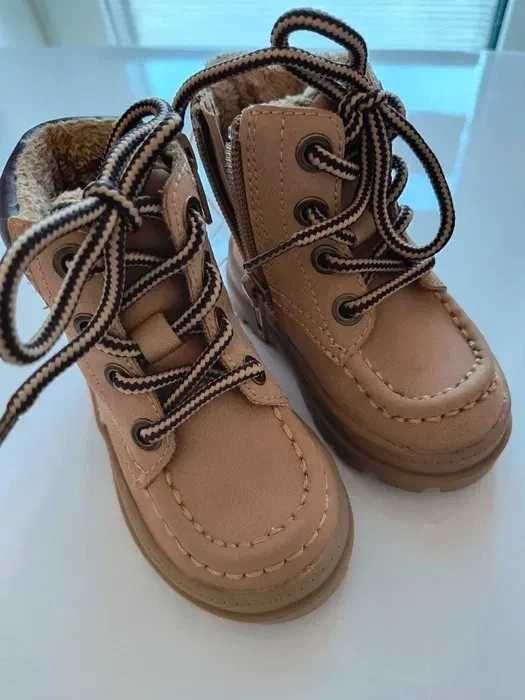 Ghete noi H&M, marimea 18/19