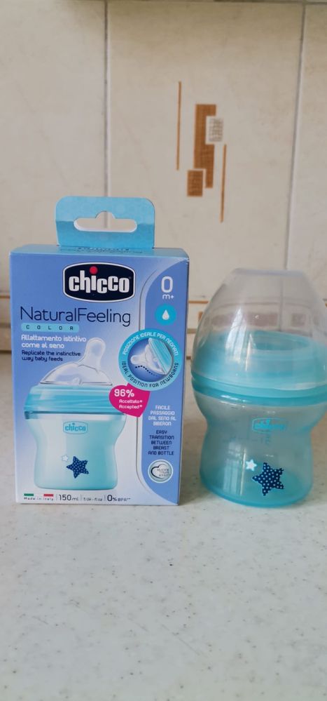 Бутылка. Бутылка фирма chicco. Бутылка для кормления