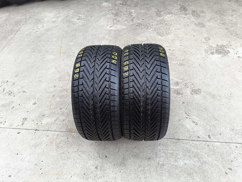 Doua anvelope noi de iarna 265 30 19 vredestein giugiaro