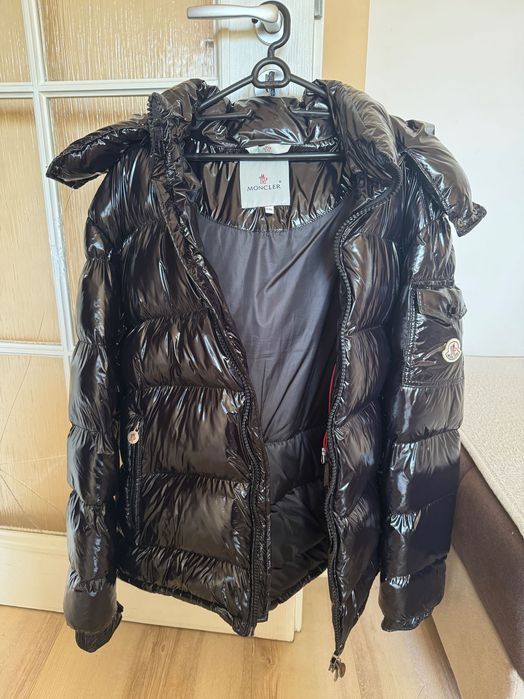 Чисто ново яке на Moncler