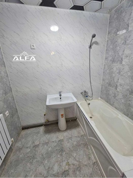 Buxoroda kvartira sotiladi 2 xonali 65m² 7-qavat.
